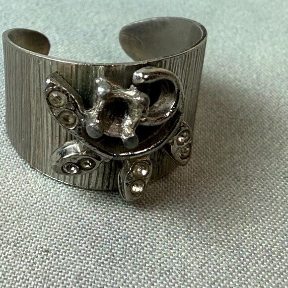 Vintage Floral Detail Faux Diamond Stones Cuff Style Silvertone Metal Ring - Picture 3 of 6